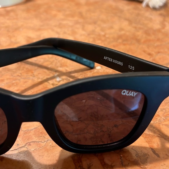 Women’s Quay Sunglasses Matte Black - Picture 4 of 8